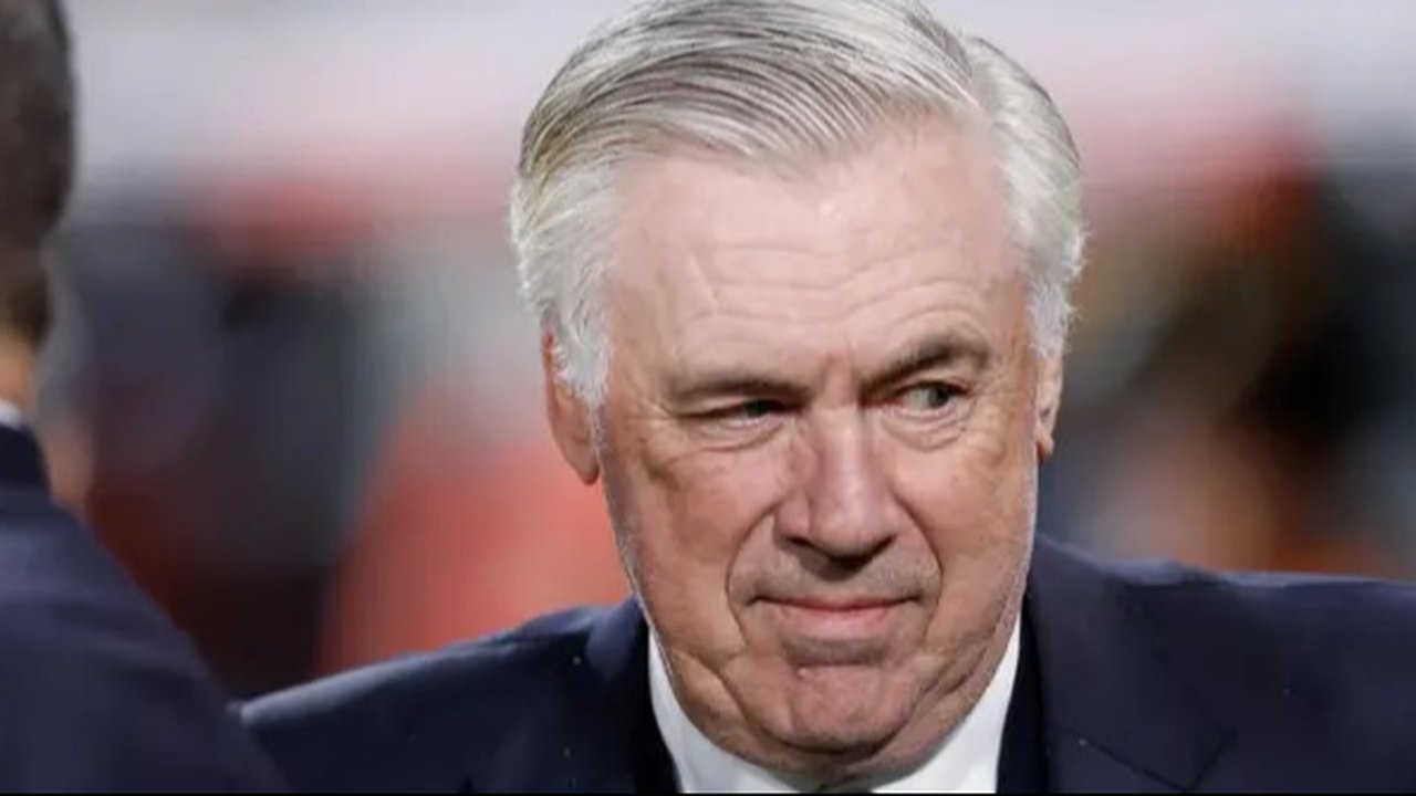 Pelatih Real Madrid asal Italia, Carlo Ancelotti, terlihat sebelum pertandingan liga Spanyol antara Real Madrid CF dan Athletic Club Bilbao di Stadion Santiago Bernabeu di Madrid, pada tan