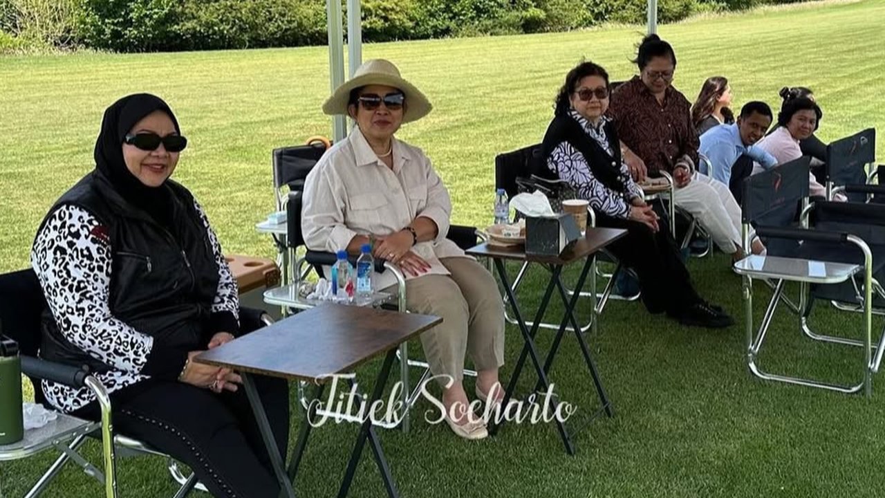 Titiek Soeharto Foto Bareng Pangeran Paling Ganteng Sedunia