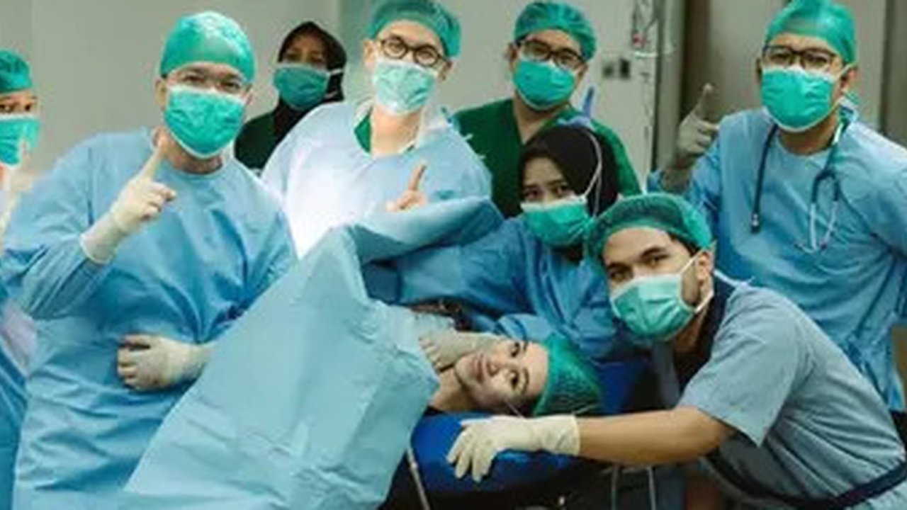 Aaliyah Massaid dan Thariq Halilintar sambut kelahiran anak pertama. (Instagram/ aaliyah.massaid)