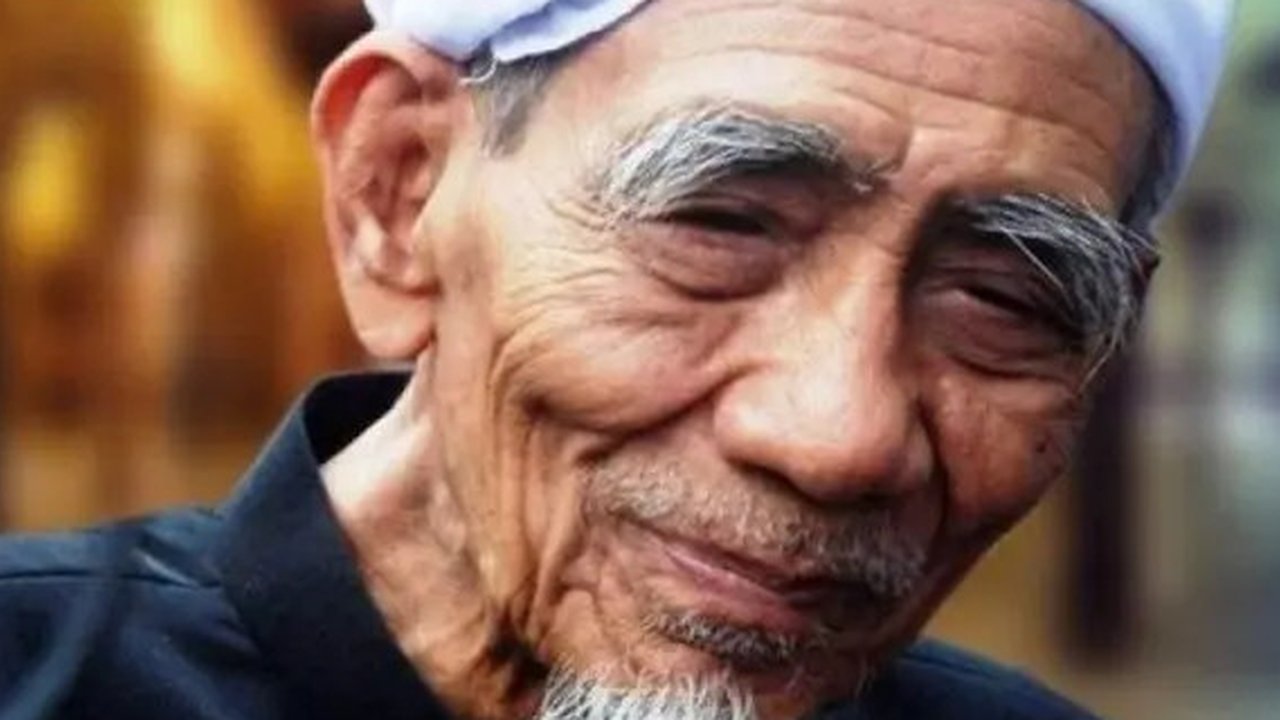 Syaikhona KH Maimoen Zubair atau Mbah Moen. (Foto: PP Al Anwar Sarang)