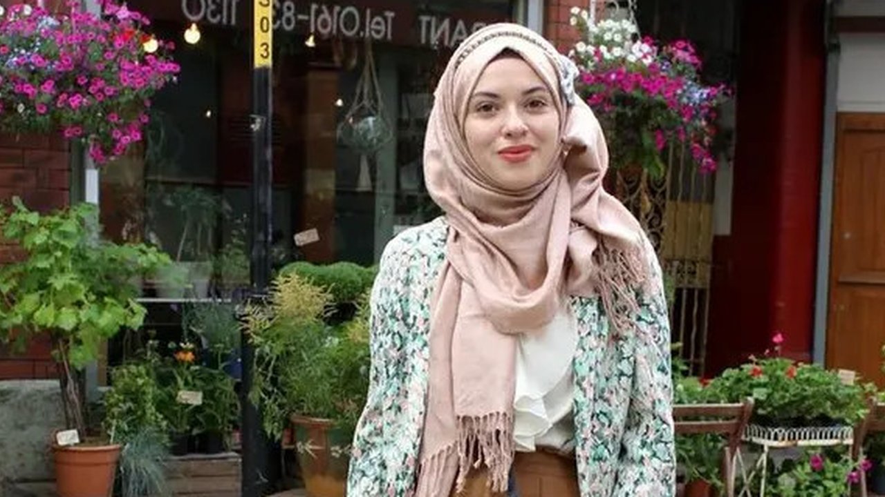 Bagi kamu yang ingin tampil beda dengan nuansa retro tapi tetap sopan dan modis, dress vintage bisa jadi pilihan utama.  (Pinterest)