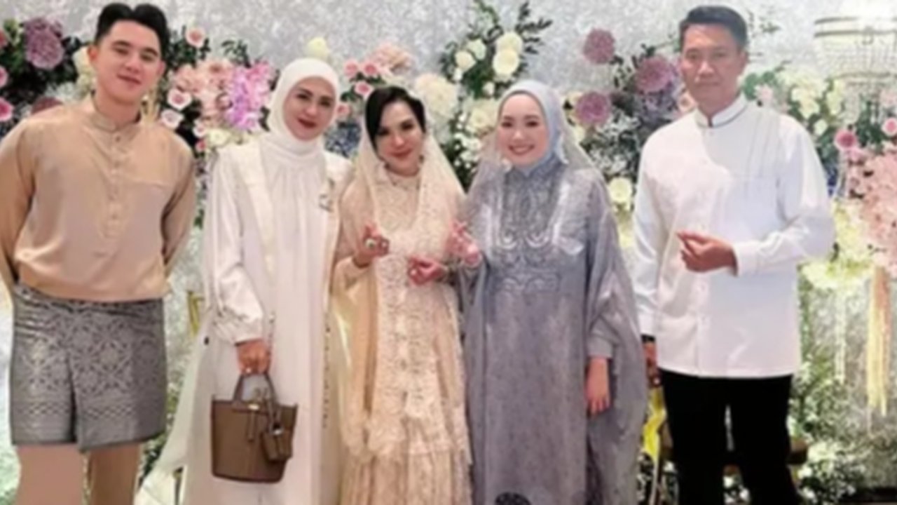 di Pernikahan Anak Nunu Datau