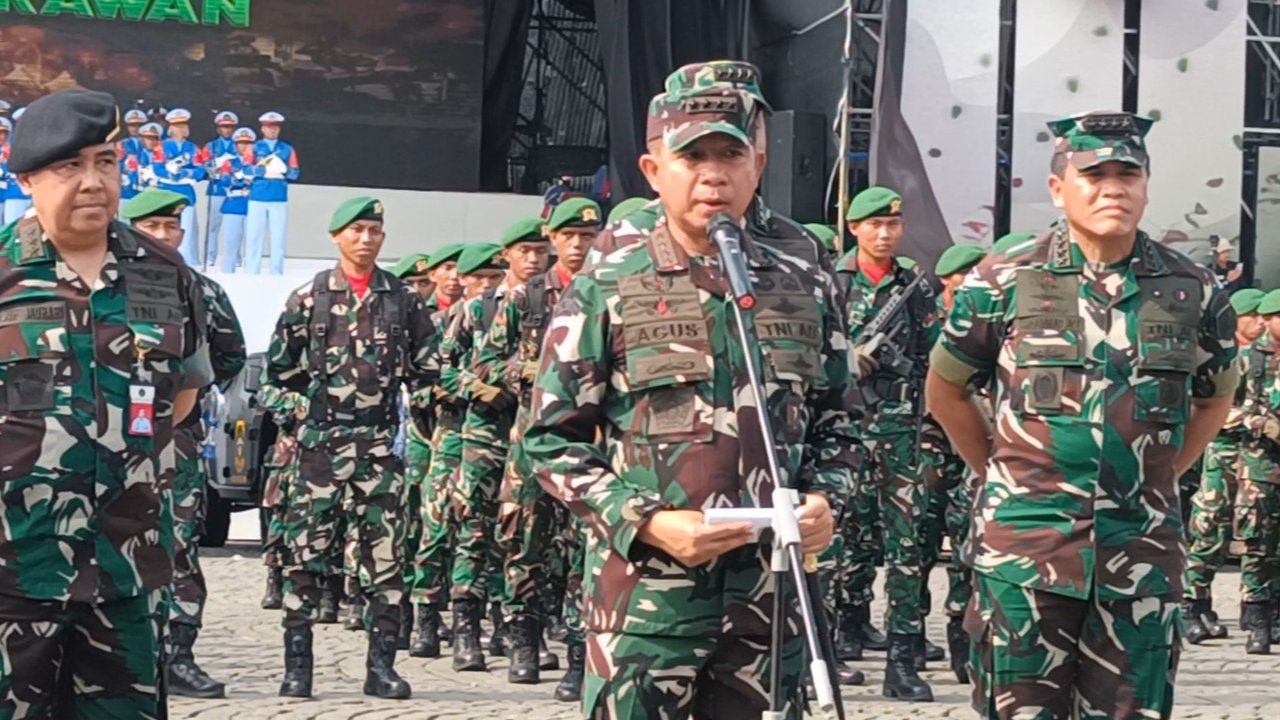 Panglima TNI Jenderal TNI Agus Subiyanto di Monumen Nasional (Monas), Jakarta. (Foto: Merdeka.com/Rahmat Baihaqi).