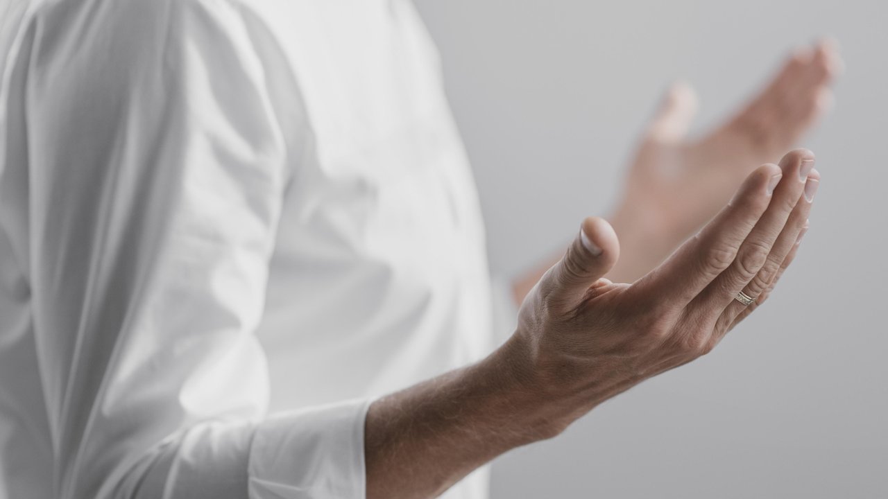 Ilustrasi waktu-waktu mustajab untuk berdoa (dok.freepik.com)