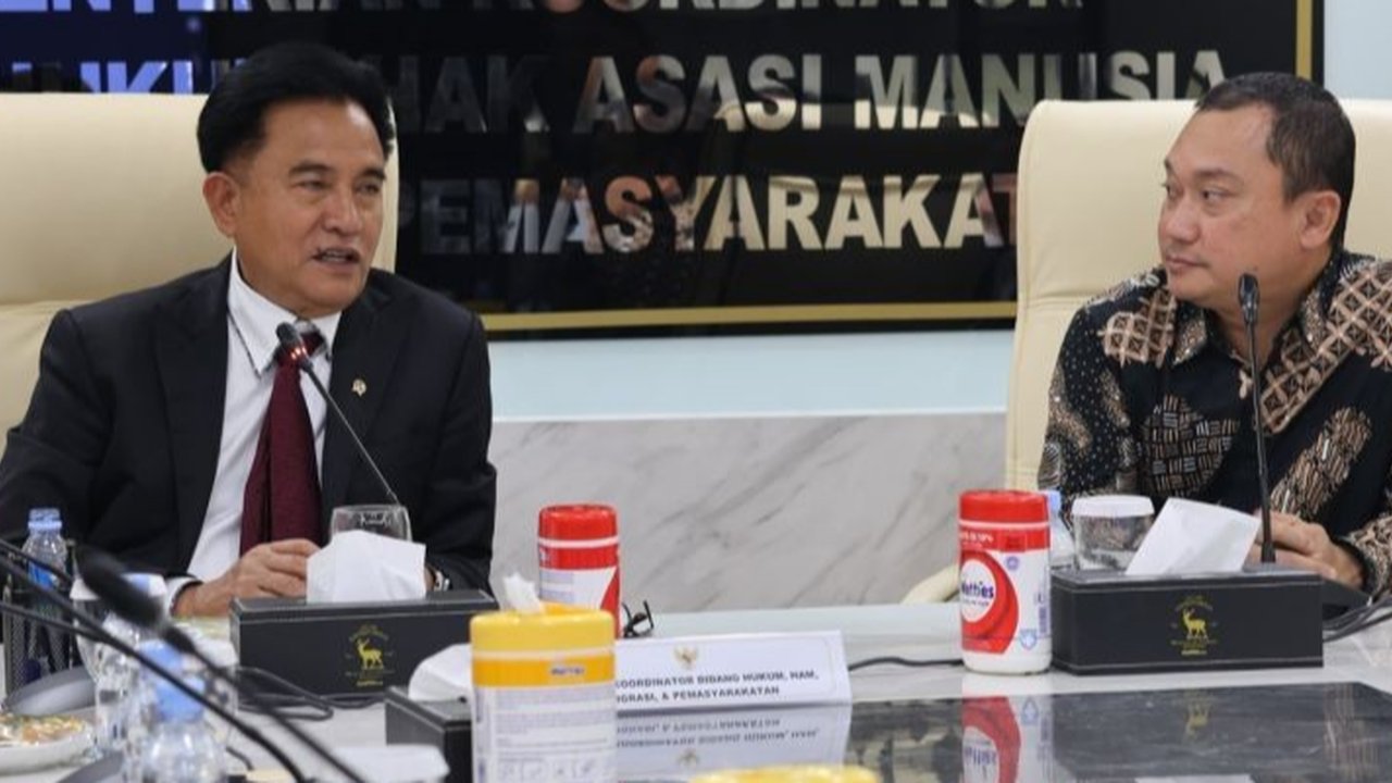 Menteri Koordinator Bidang Hukum, Hak Asasi Manusia, Imigrasi dan Pemasyarakatan Yusril Ihza Mahendra