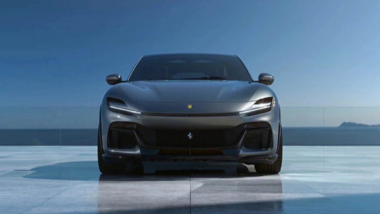 Segini Harga Ferrari Purosangue Terguling dari Truk Towing Usai Kecelakaan di Tol Cengkareng