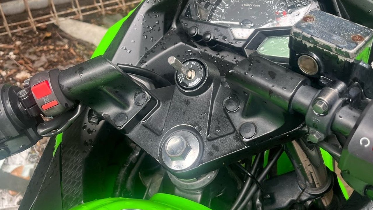 Tepergok Hendak Curi Motor Kawasaki Ninja, Pencuri Pasrah Ditangkap Warga Usai Ditinggal Teman