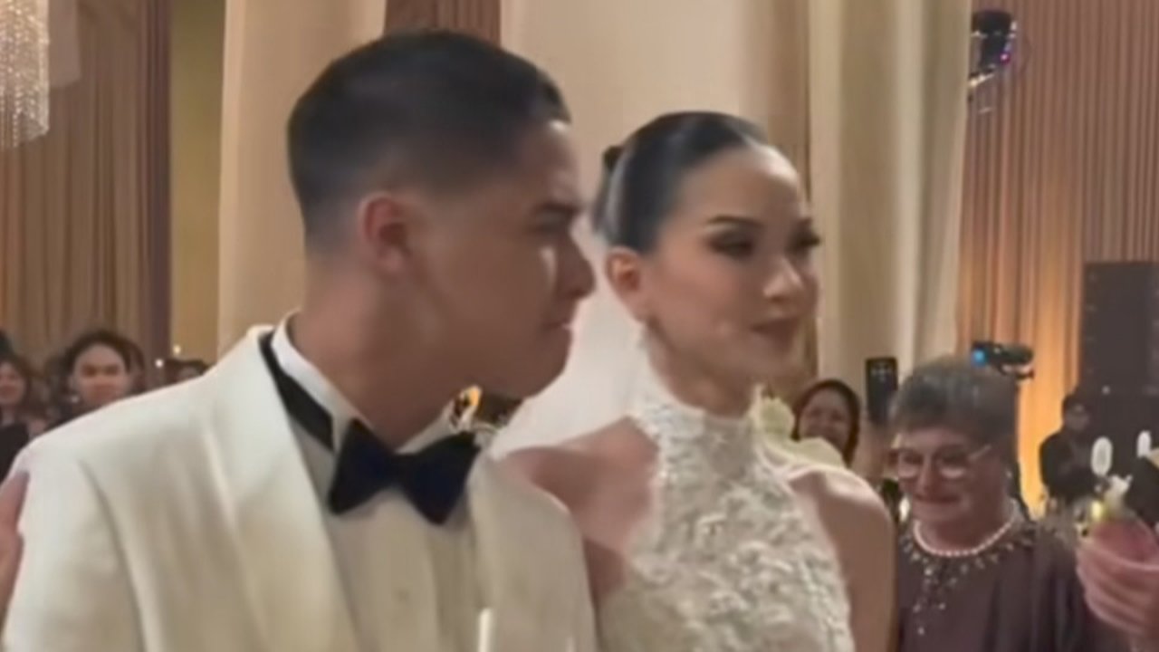 Gandeng Alyssa Daguise, 4 Potret Al Ghazali Menangis saat Masuki Wedding Hall di Intimate Dinner Party