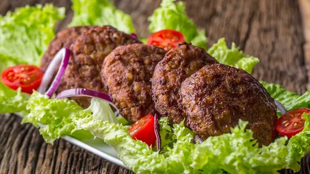 Here are our three simple smash burger recipe ideas to try at home.