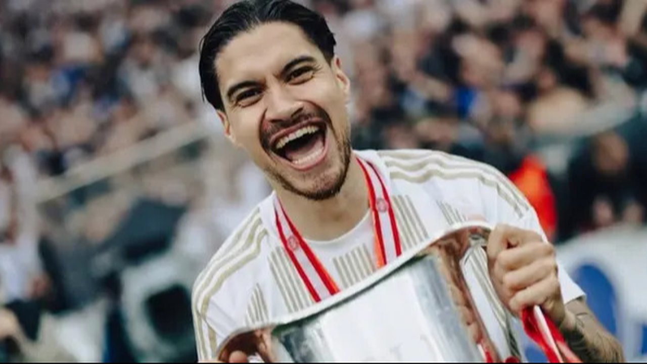 Kevin Diks (kanan) merayakan gelar juara Liga Super Denmark 2024/2025 bersama FC Copenhagen. (Instagram/kevindiks2).
