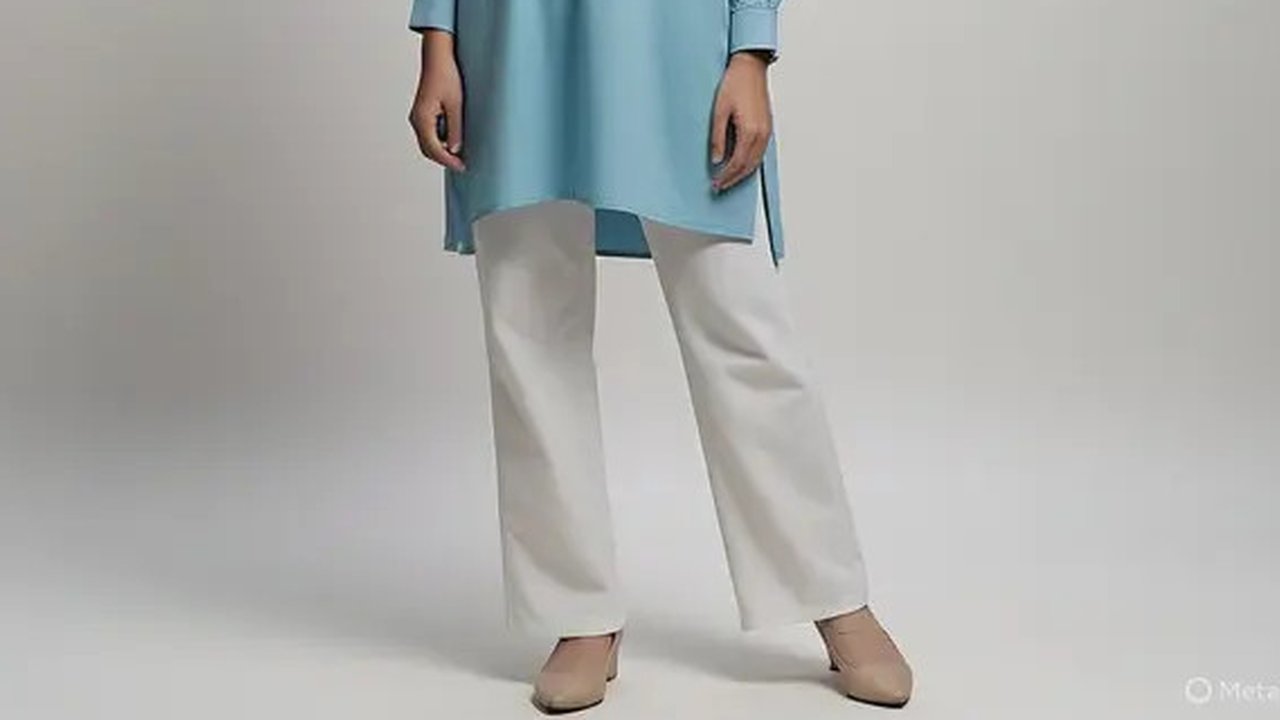 Inspirasi Outfit Hijab: Kaos Polos + Celana Wide Pants Motif. Foto: Qwen AI