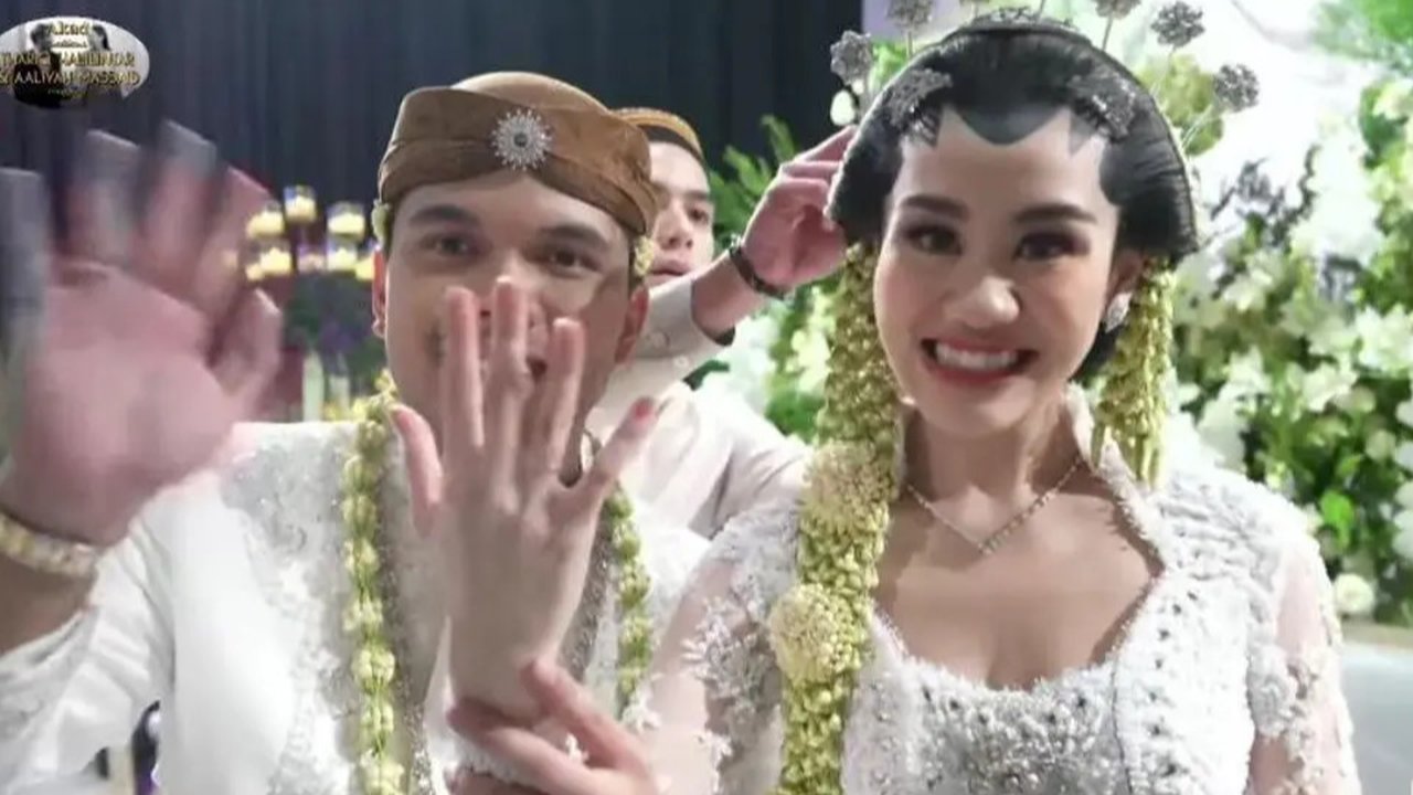 Viral Lagi, Potret Al Ghazali & Alyssa Daguise Ambil Ronce Melati Aaliyah Massaid - Kini Sudah Resmi Menikah