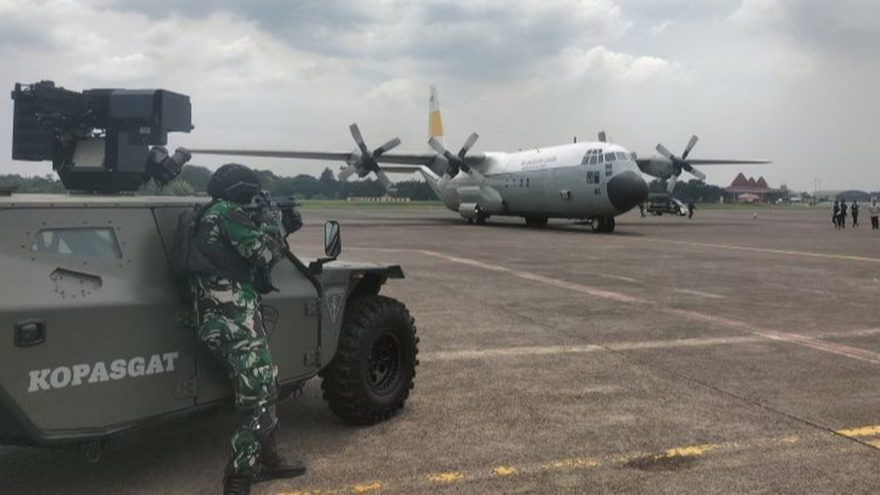 Detik-Detik TNI Evakuasi Ratusan Jemaah Haji dari Pesawat Saudi Airlines Usai Diteror Bom