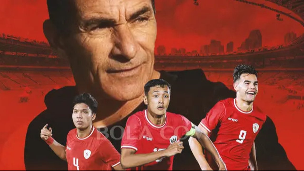 Timnas Indonesia U-23 - Jens Raven, Dony Tri Pamungkas, Kdek Arel Priyatna, background Gerald Vanenburg (Bola.com/Adreanus Titus)