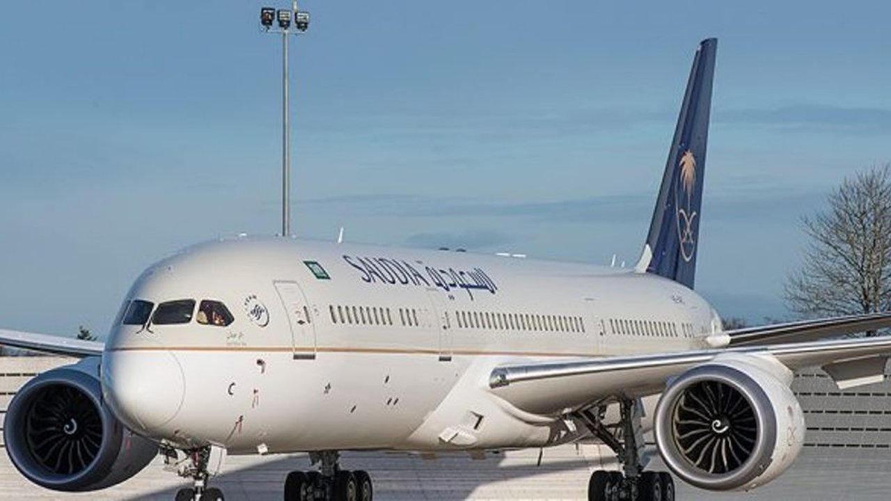 Momen Pasukan Khusus TNI Evakuasi Penumpang Saudi Airlines Mendarat Darurat Usai Dapat Teror Bom