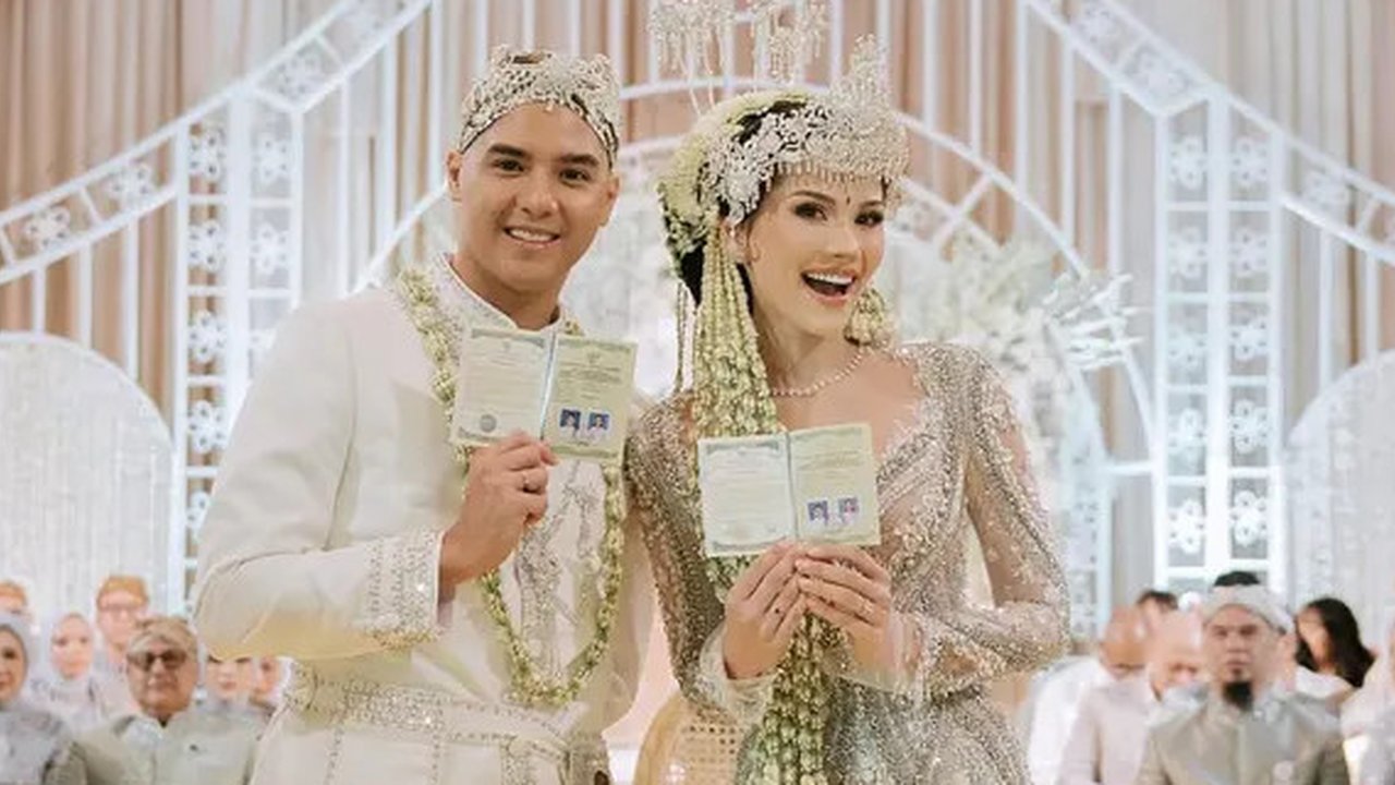 Mewah nan Sakral, Ini 9 Potret Detail Dekorasi Akad Nikah Al Ghazali dan Alyssa Daguise (sumber: Instagram/alyssadaguise)