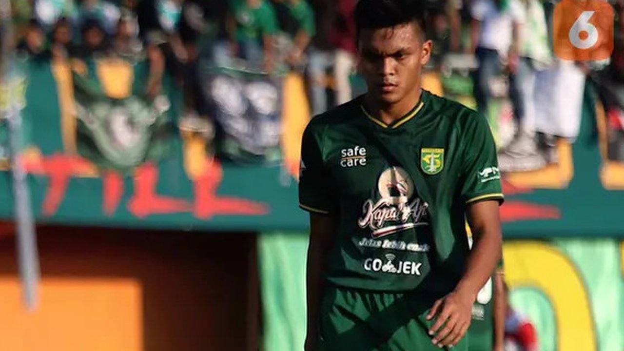 Rachmat Irianto - Pemain asli Surabaya ini adalah anak dari legenda Bajul Ijo, Bejo Sugiantoro. Jebolan tim Indonesia Muda Surabaya ini kini menjabat sebagi kapten di sepanjang gelaran Piala