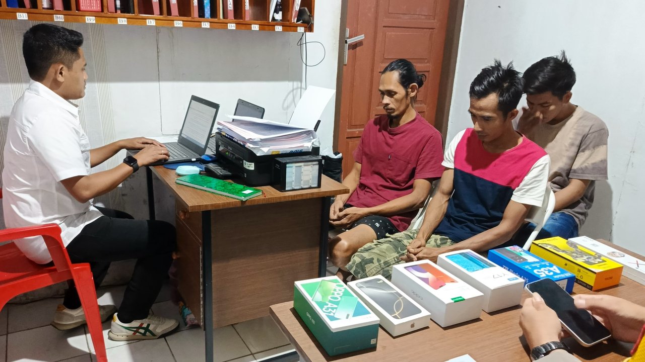 Curi 68 Paket Berisi Handphone dan Smartwatch, Tiga Karyawan Kargo Bandara Hasanuddin Ditangkap