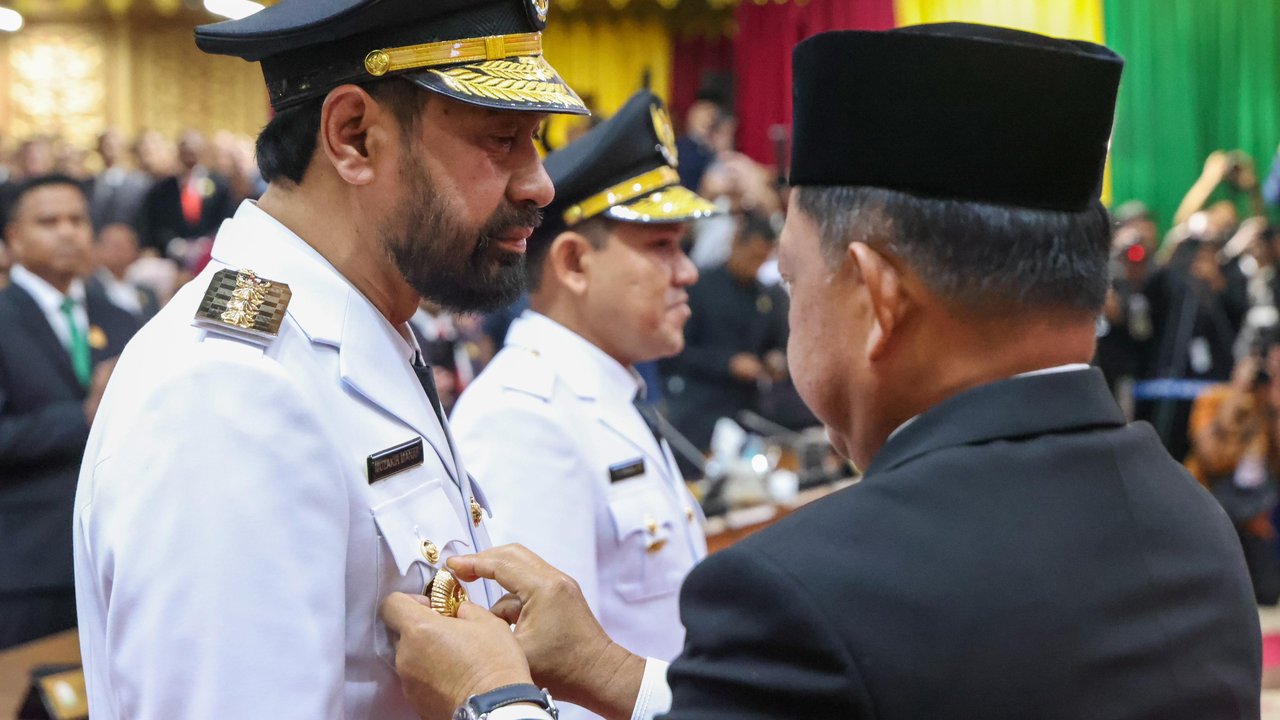 Muzakir Manaf - Teuku Ahmad Khalid mendaftar jadi cagub dan cawagub Aceh. (Liputan6.com/Windy Phagta)