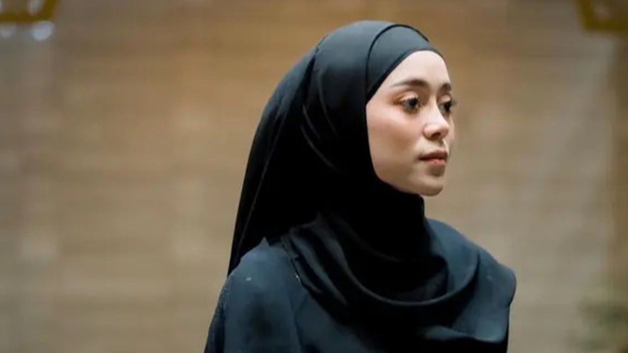Tren hijab Lesti Kejora untuk lebaran 2025. (credit: instagram.com/lestikejora)