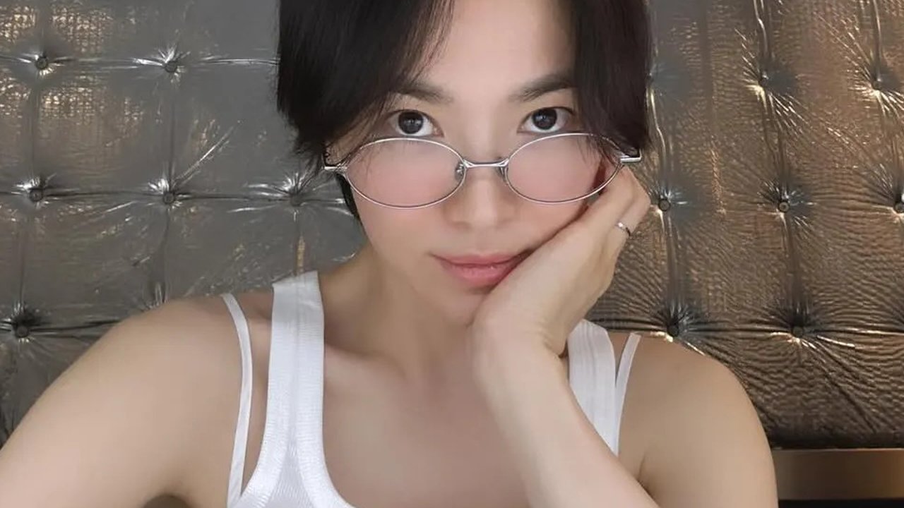 7 Potret Cantik Song Hye Kyo Bare Face saat di Spanyol, Usia 43 Tahunnya Gak Terlihat Sama Sekali