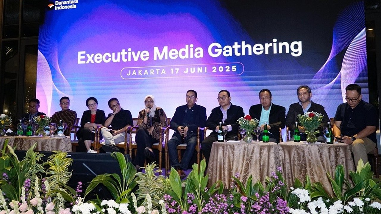 Direktur Utama Telkom, Dian Siswarini pada acara Executive Media Gathering