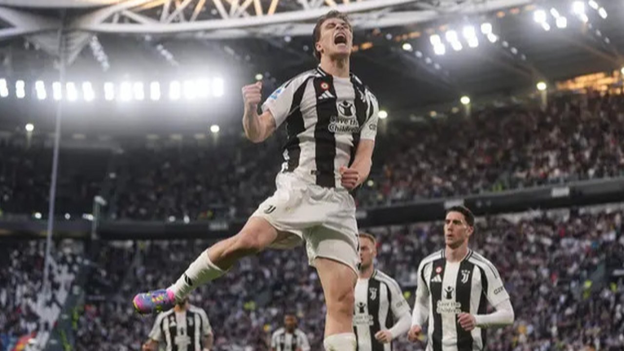 Pemain Juventus merayakan gol yang dicetak Randal Kolo Muani dalam laga kontra Venezia pada giornata 38 Serie A Liga Italia 2024/2025 di Pier Luigi Penzo Stadium, Senin (26/5/2025) dini hari