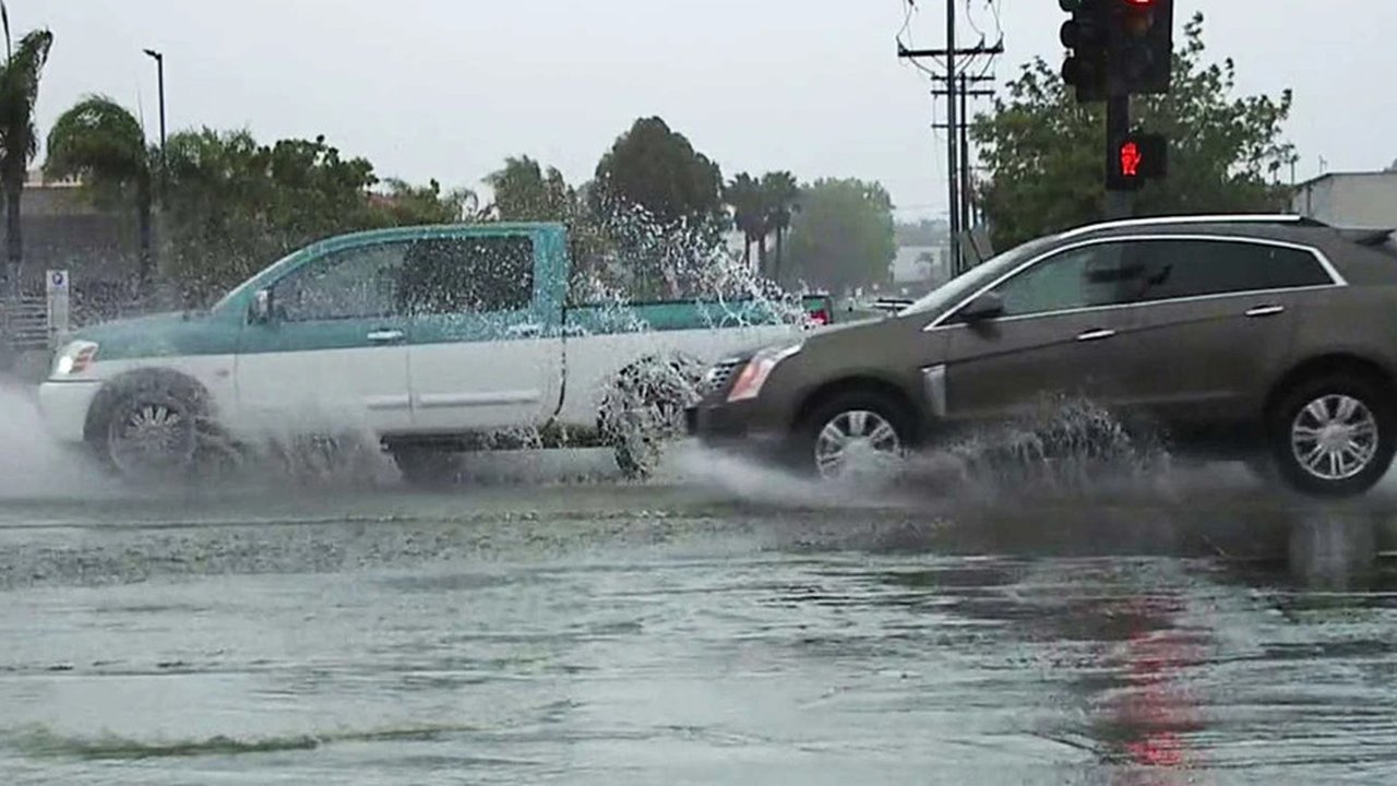 Musim Hujan Tiba, Ini 5 Hal yang Bisa Bikin Berkendara Jadi Berbahaya