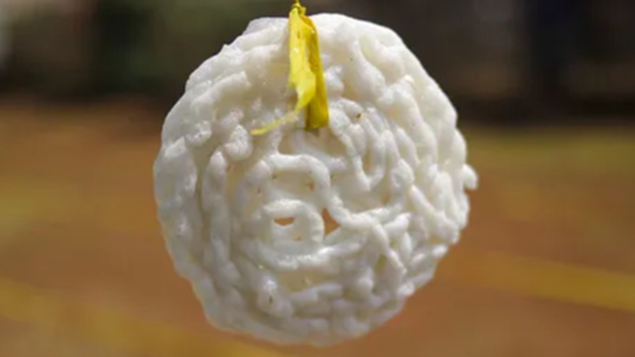 Makan Kerupuk
