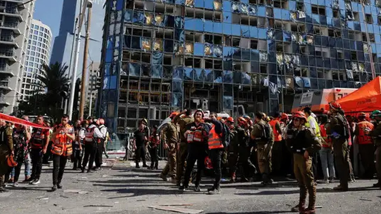 Serangan Terbaru, Rudal Iran Hantam Bursa Efek dan RS Tempat Tentara Israel yang Terlibat Genosida di Gaza Dirawat