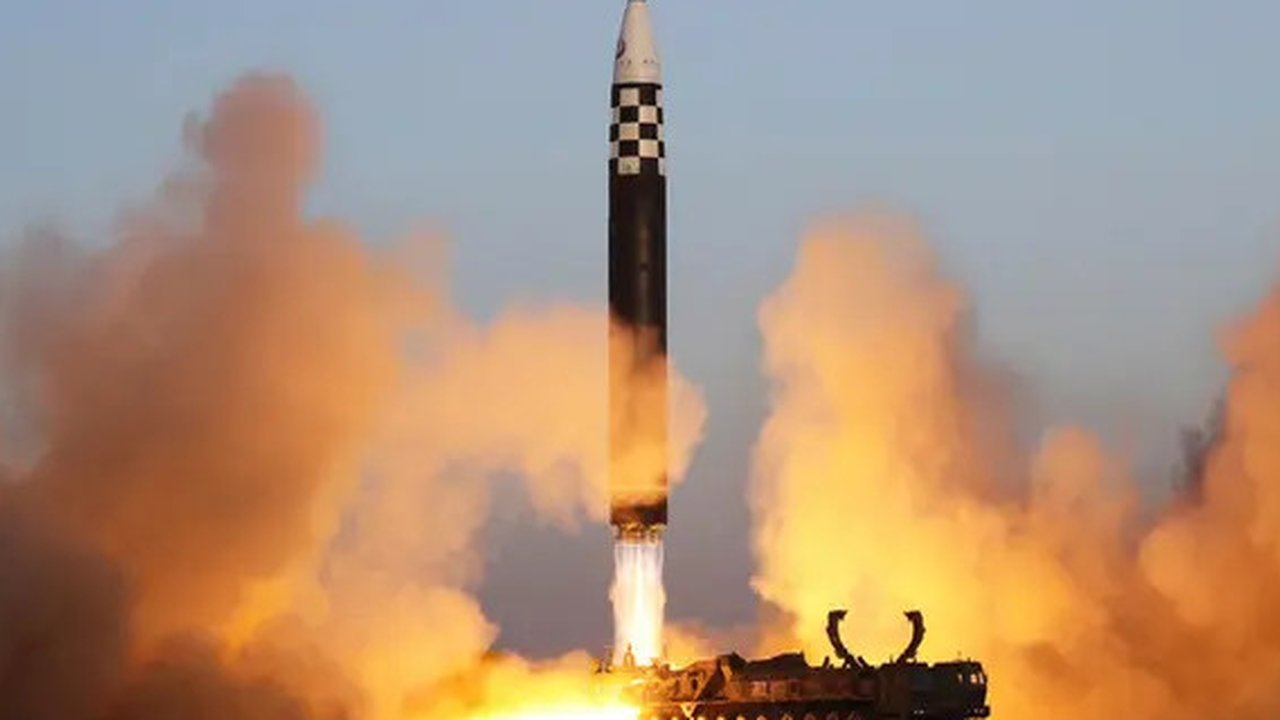 Ngerinya Hwasong 19, Rudal Nuklir Terbaru Korut Diklaim Paling Kuat Sedunia dan Bisa Serang Seluruh Wilayah AS.