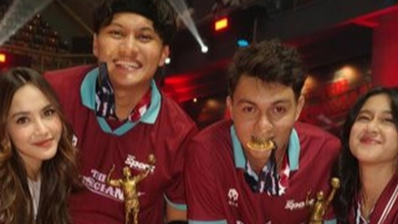 Potret Interaksi Nyoman Paul dan Keisya Levronka di Bahkan Voli 2, Usap Kepala - Rangkul dari Belakang