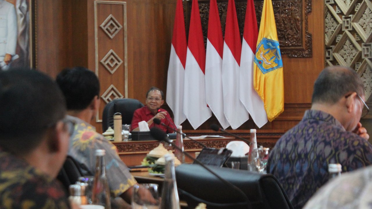 Koster Marah Bisnis Dikuasai Asing: Keterlaluan! Bali Tak Boleh Jadi Pasar Bebas yang Bunuh Masyarakatnya Sendiri