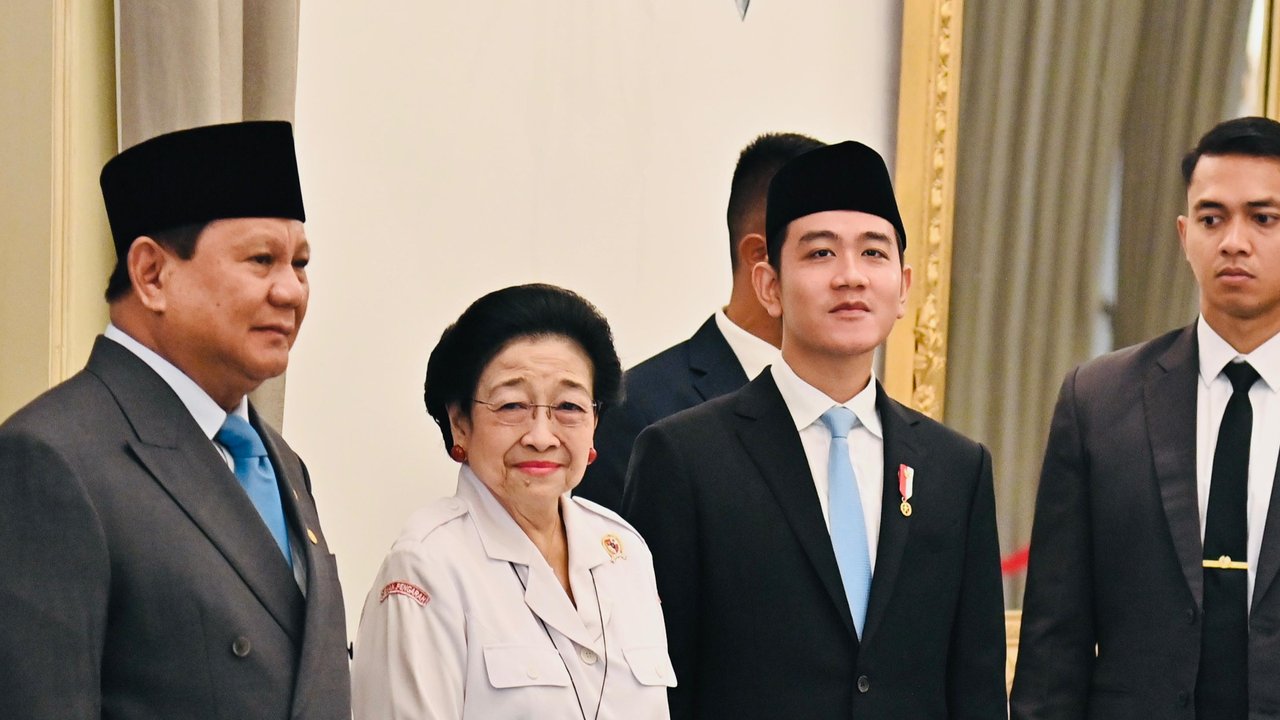 Megawati Soekarnoputri Diapit Prabowo Subianto dan Gibran Rakabuming Raka