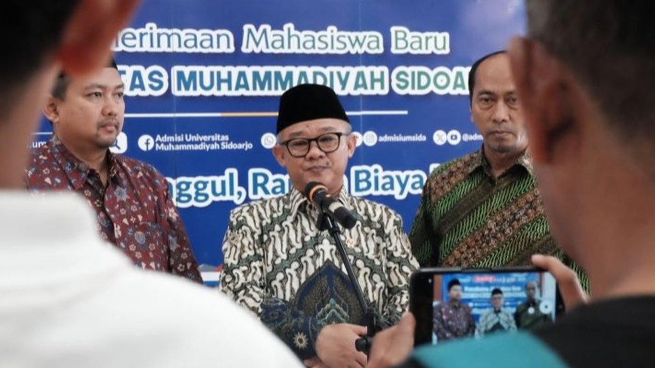 Universitas Muhammadiyah Sidoarjo (Umsida) mendapat apresiasi dari Mendikdasmen atas peluncuran program studi Magister Pendidikan Dasar dan Magister Pendidikan Profesi Guru, guna meningkatkan kualitas guru Indonesia.