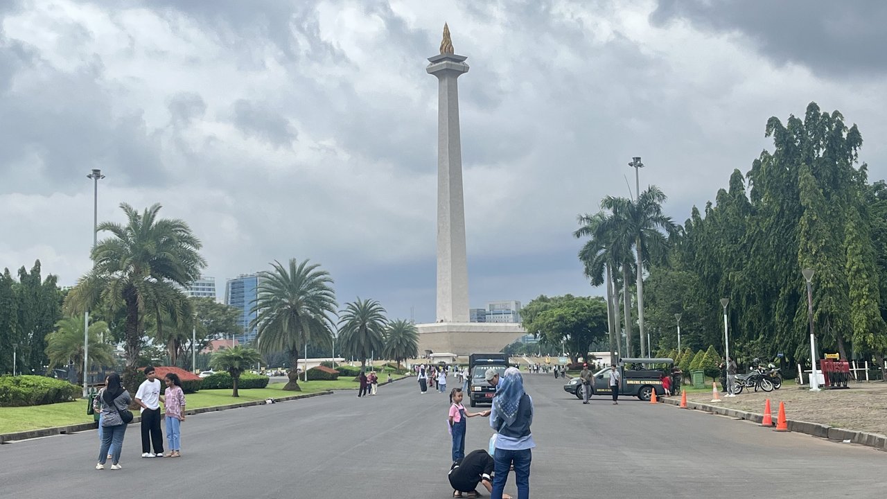 Monumen Nasional atau Monas di Jakarta Pusat masih menjadi tempat favorit masyarakat di kala mengisi waktu liburan. (Foto: Liputan6.com/Winda Nelfira).