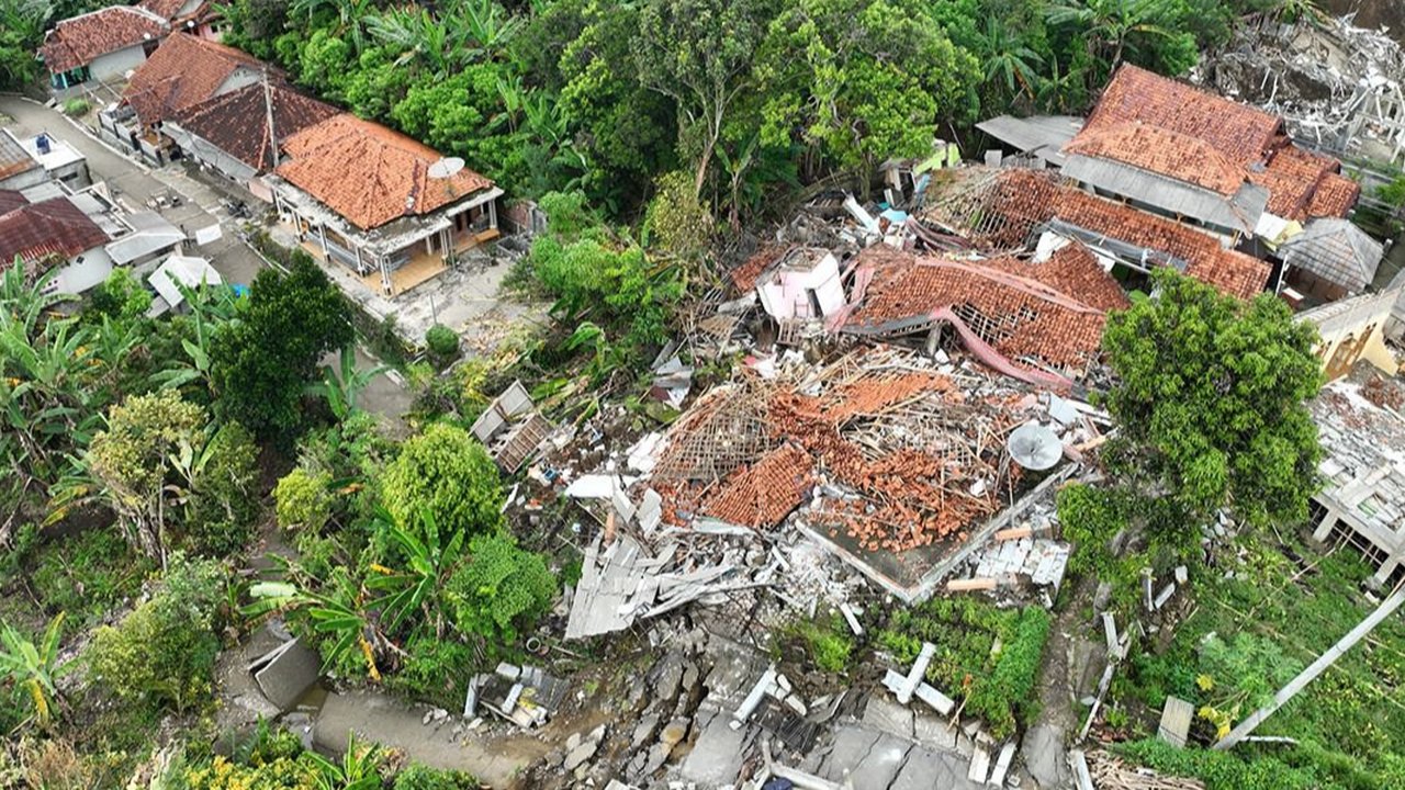 Korban Bencana Pergeseran Tanah di Purwakarta Dapat Bantuan dari BUMN Peruri