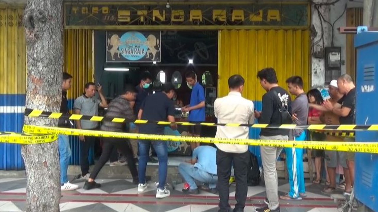Nekatnya Komplotan Rampok Bobol Toko Emas Siang Bolong, Kabur Usai Pecahkan Etalase