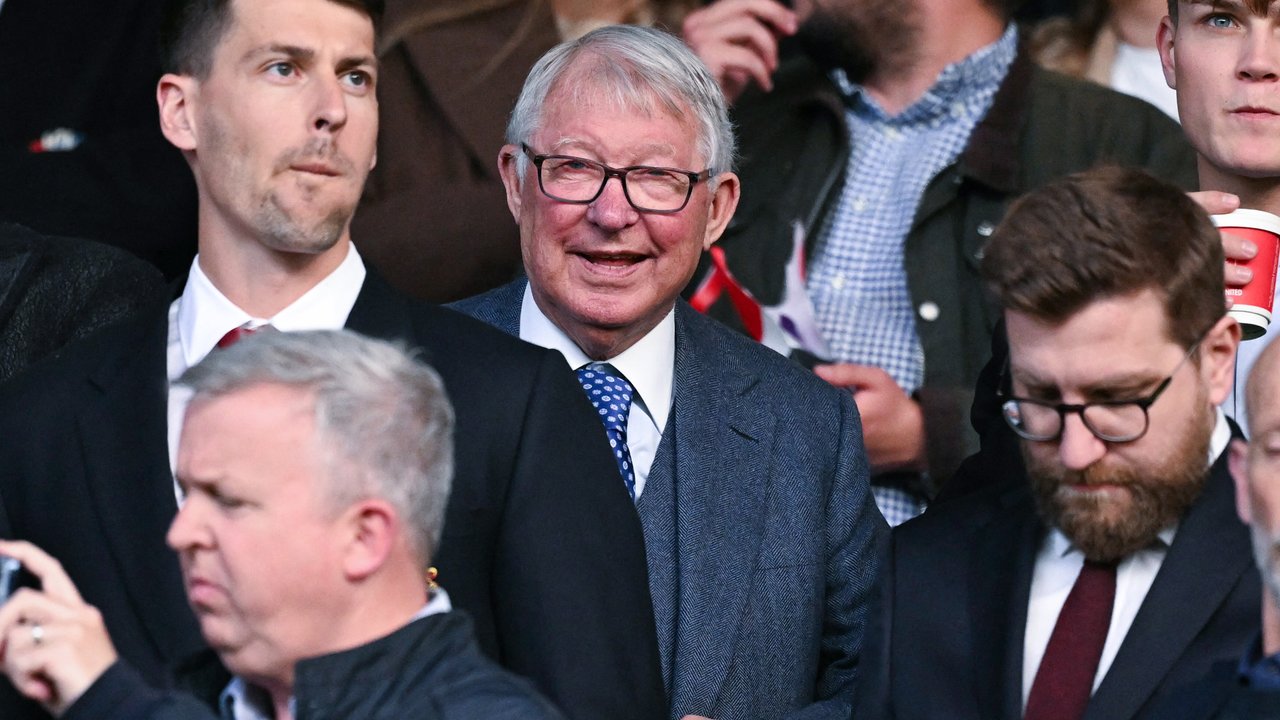 Owen Hargreaves - Hargreaves didatangkan ke Oldtrafford dari Bayern Munchen pada tahun 2007 untuk menggantikan posisi Roy Keane. Pemain asal Inggris ini tercatat mampu membawa Manchester Unit