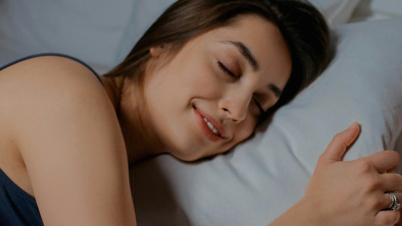 Ilustrasi Tidur Miring