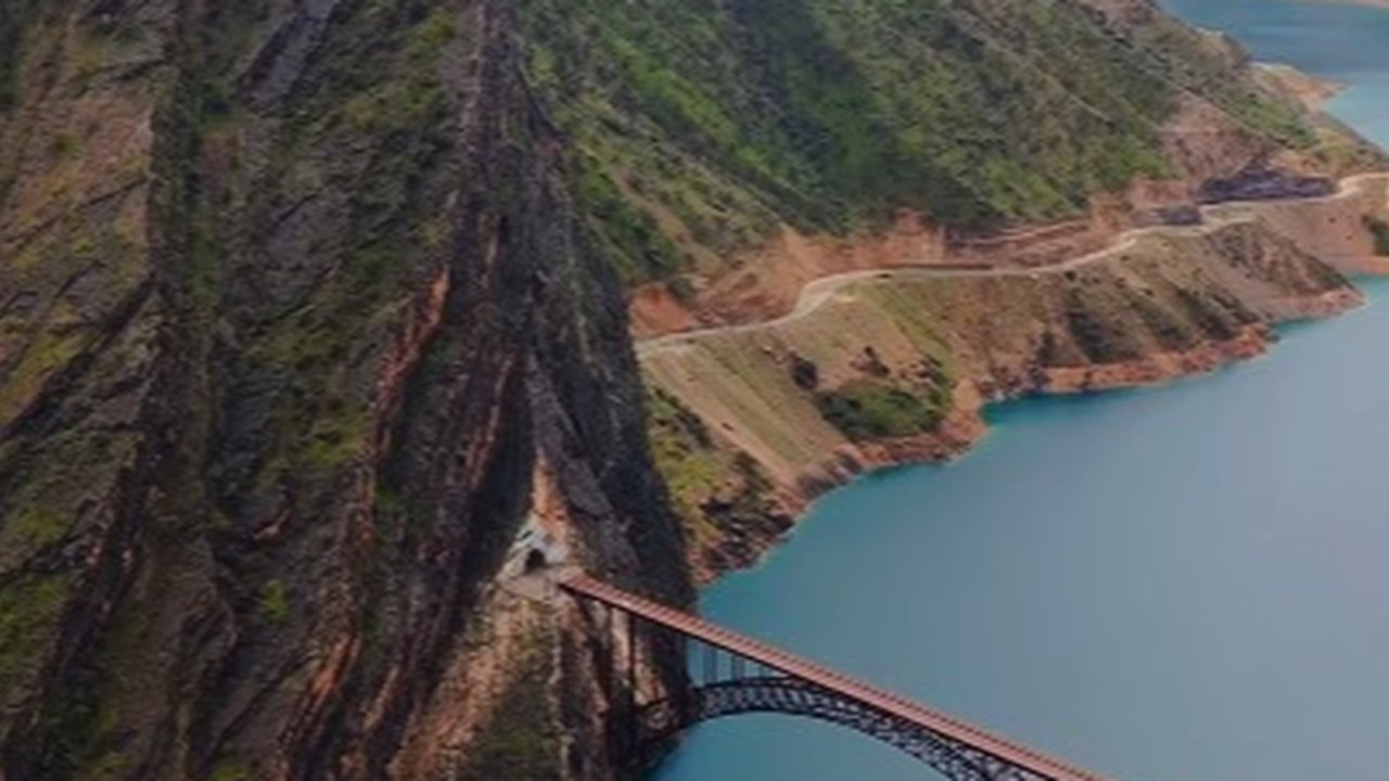 Tak Hanya Terkenal dengan Rudal dan Militer, Iran Simpan Keajaiban Wisata Kelas Dunia