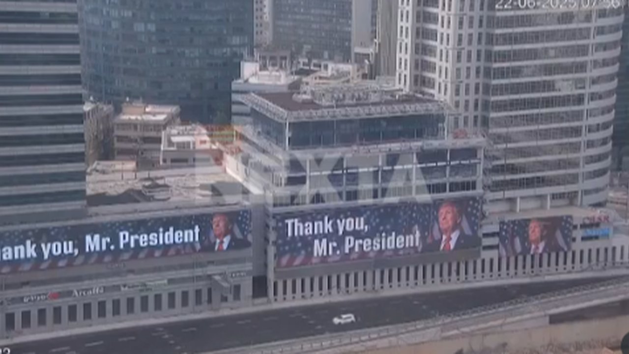 Muncul Spanduk Besar Gambar Donald Trump 'Thank You Mr President' di Tel Aviv Usai AS Bombardir Iran