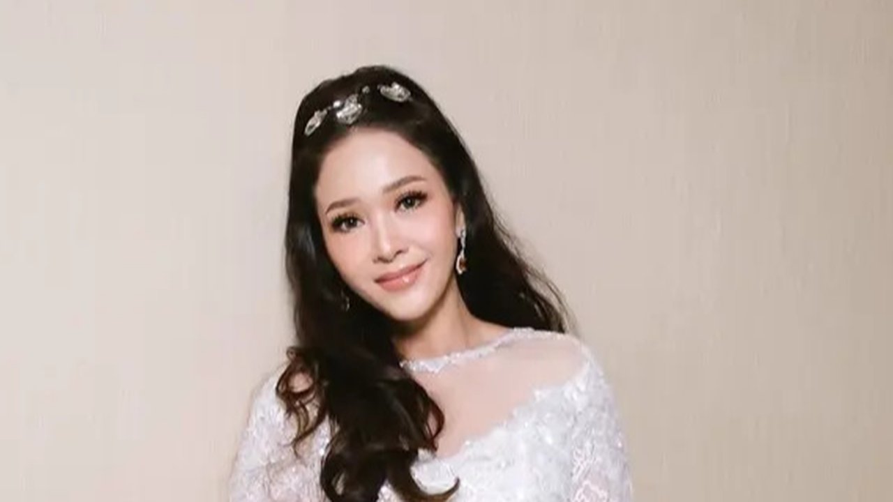 Koleksi Dress Indah Maia Estianty