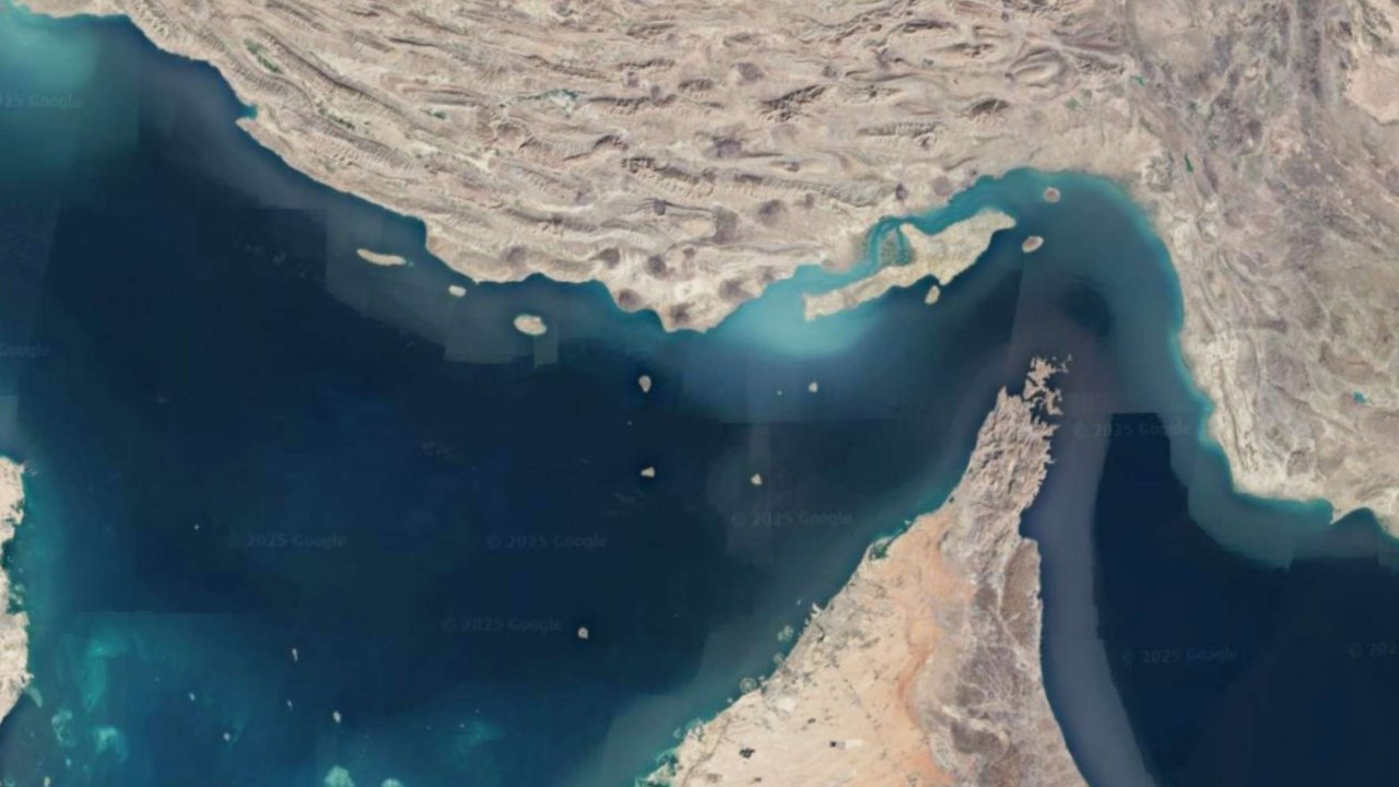 Penampakan Selas Hormuz yang Terancam Ditutup Iran.