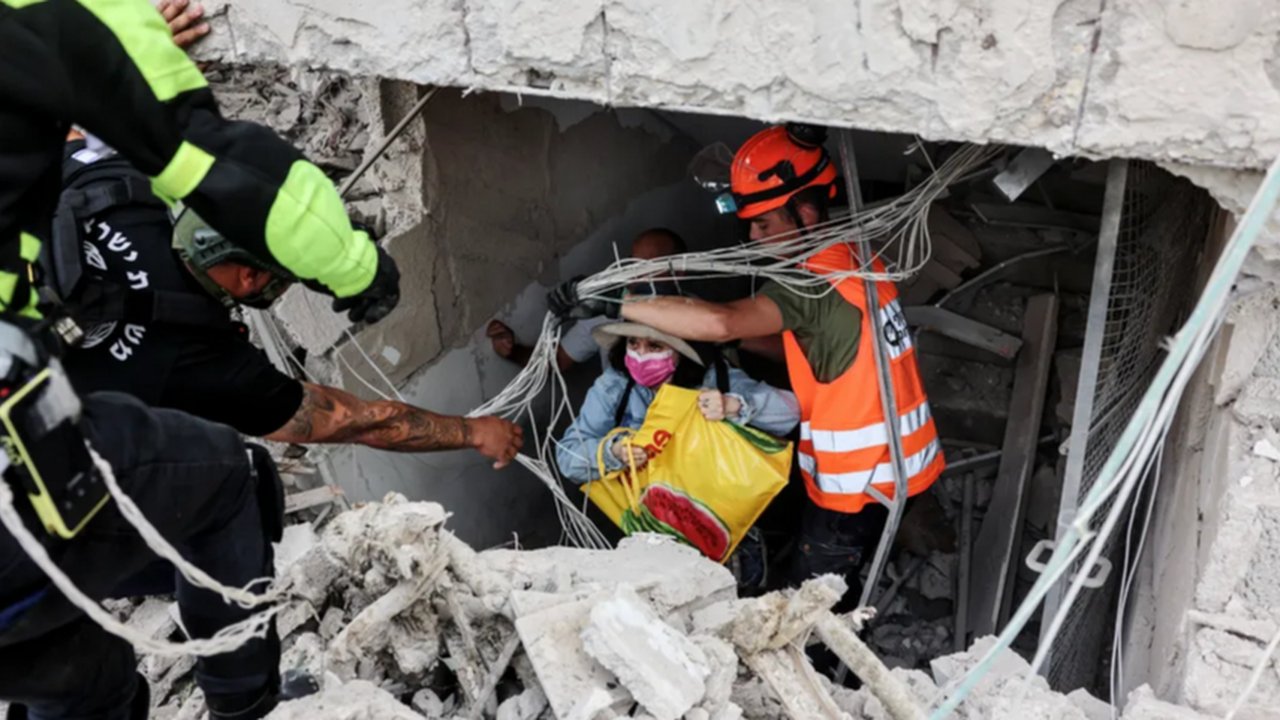 Dahsyat Iran Bayar Kontan Kebohongan Donald Trump, Rudalnya Kembali Porak-Porandakan Israel