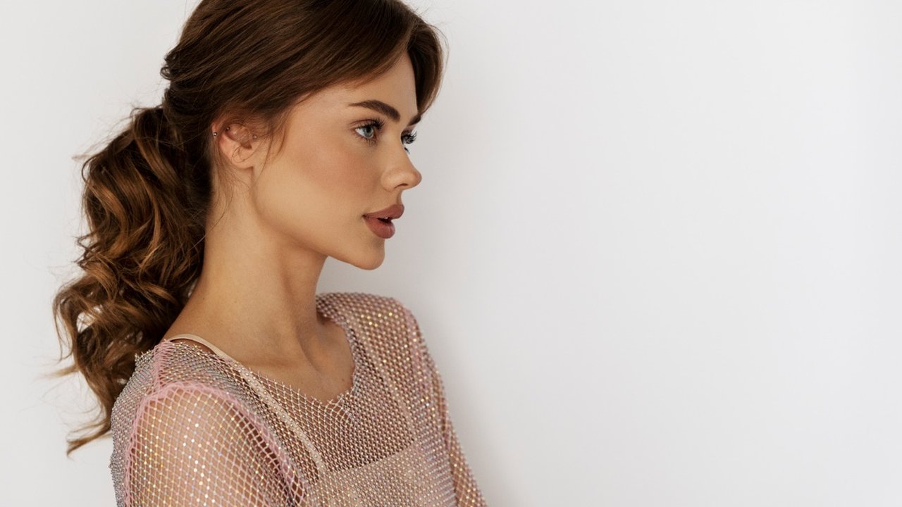Ilustrasi Model Rambut Ponytail Modern