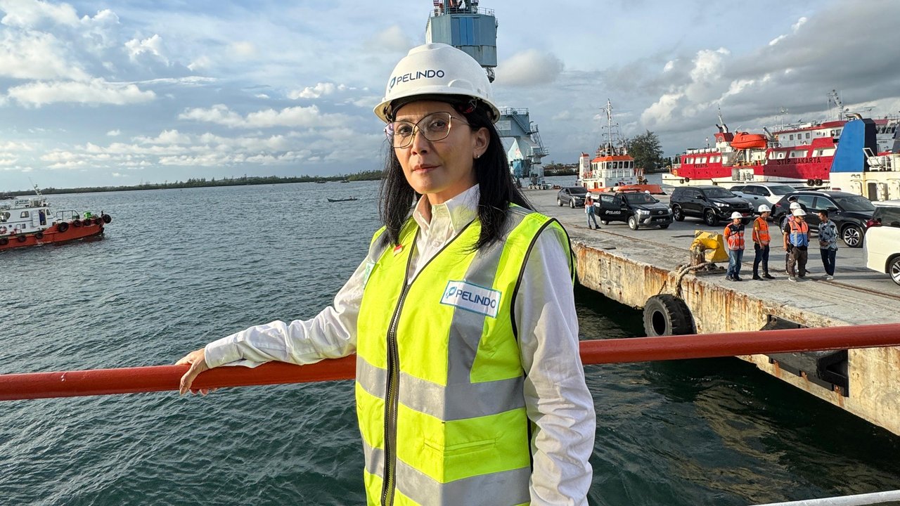 Rieke Diah Pitaloka secara khusus datang langsung ke Pelabuhan Baai untuk meninjau alur pengerukan.