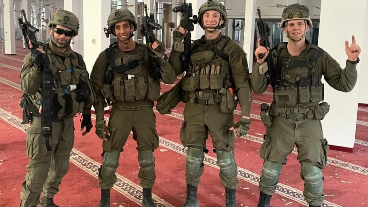 Tentara Israel Pembakar Masjid di Gaza Ketahuan Liburan ke Negara Tetangga Indonesia, ini Tampang Mereka