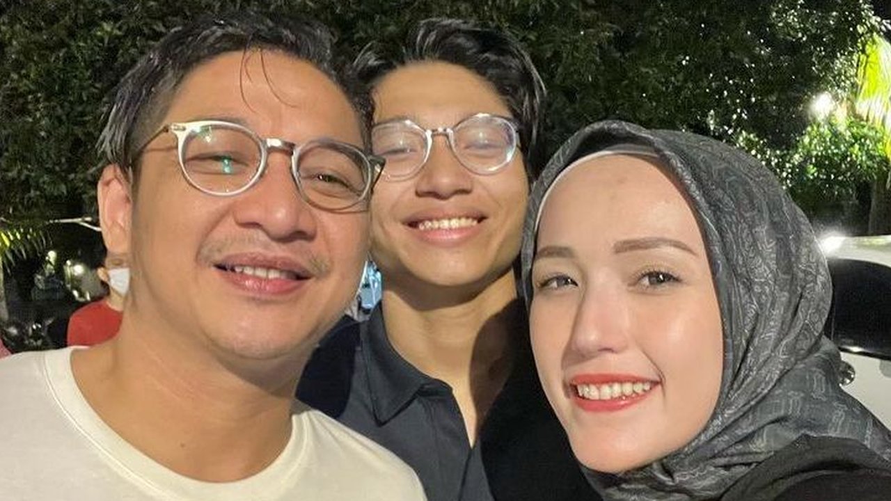 Meski berstatus sebagai ibu sambung, Adelia begitu dekat dengan Kiesha Alvaro, putra sulung Pasha dan Okie Agustina.