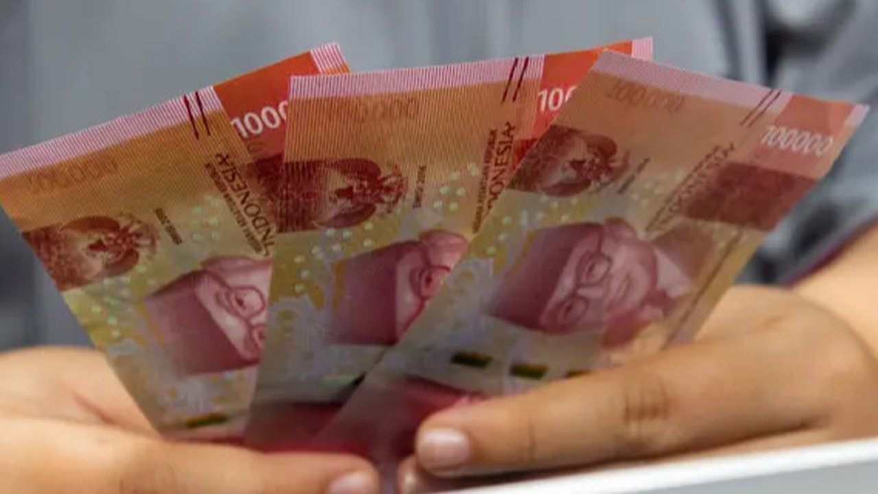 Menteri Ketenagakerjaan (Menaker) Yassierli menjelaskan, Bantuan Subsidi Upah (BSU) 2025 sudah cair kepada sekitar 2,45 juta penerima per Selasa, 24 Juni 2025. (Maulandy/Liputan6.com)